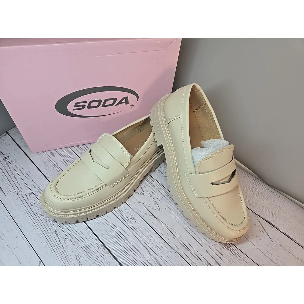 Soda Womens Eureka Chunky‎ Penny Loafer Bone Size 7 *New*